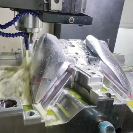 The Art of Precision: How CNC Machining Defines Quality in Automotive Lighting Molds