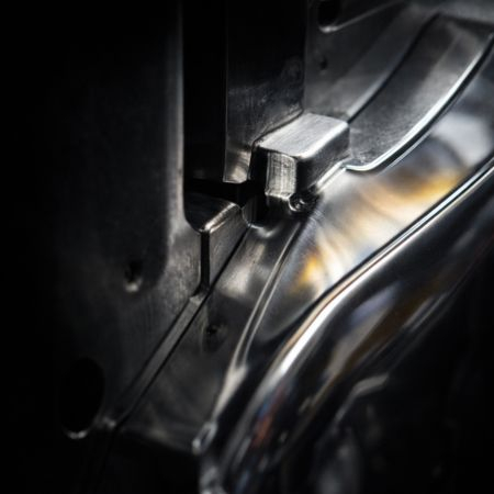 Gate Design Mistakes in Automotive Lighting Molds Hidden Stress Risks.jpg