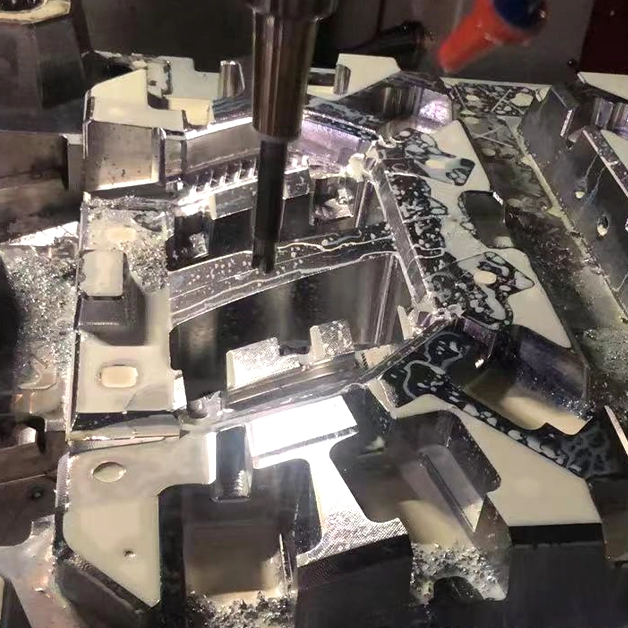 The Role of PC Materials in Automotive Lighting and Key Considerations in the Injection Molding Process